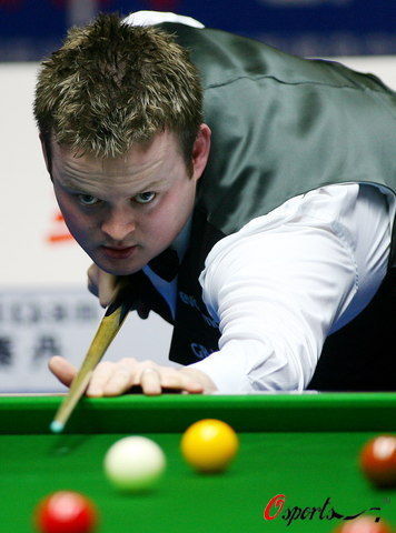 扭伤而倒地 扭伤而倒地