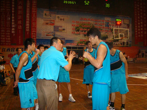 或背靠背对